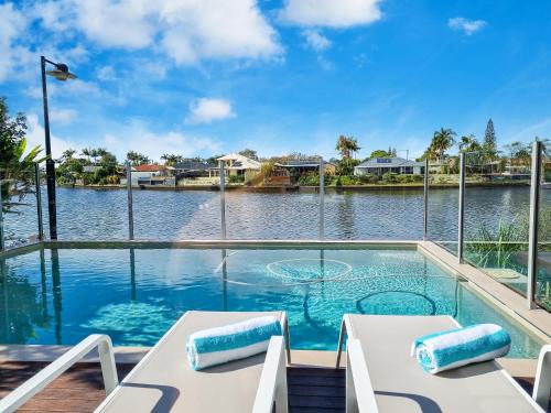 Birtinya House | Luxurious Waterfront Paradise Stunning Views
