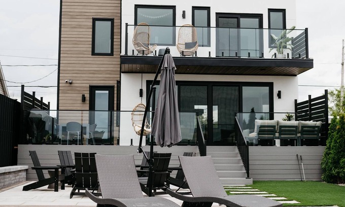 Rossmore House | Luxurious Waterfront Home in PEC