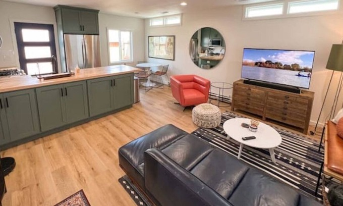 Del Rey Apartment | Luxurious West Side Duplex