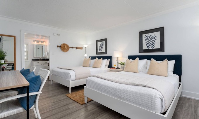 Wilmington Apartment | Luxurious -Wrightsville Beach - Pool, quiet end-unit, nearby dining and marinas!