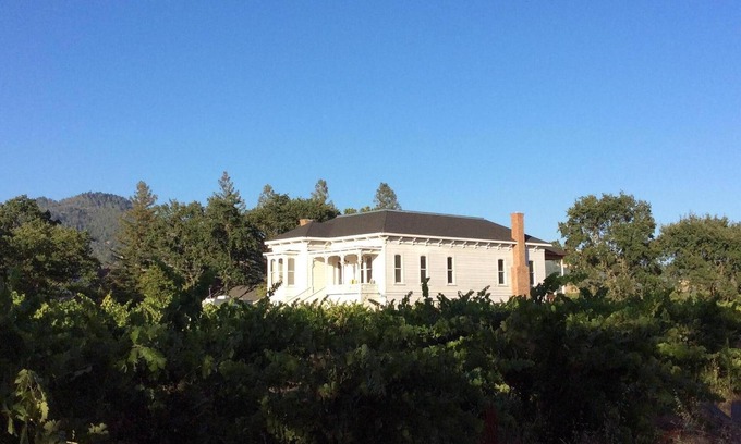 Geyserville House | luxuriously appointed new large guest suite in a landmark Victorian