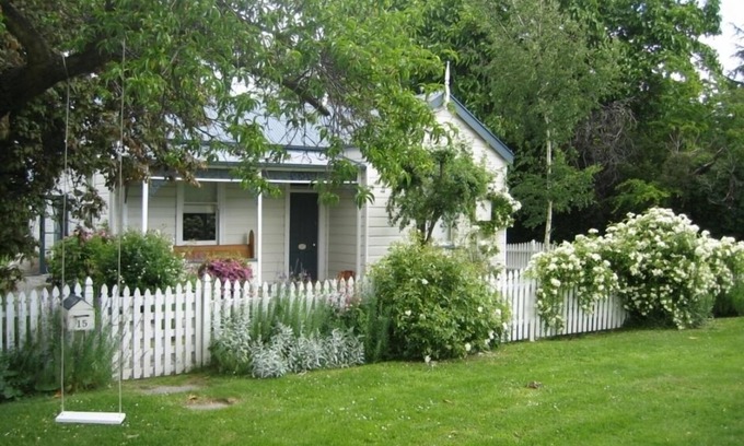 Arrowtown House | Luxuriously modernised Heritage cottage