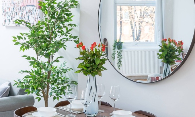 Streatham Hill House | Luxuriously presented 2 Bed Flat in Streatham Hill. Free parking outside.