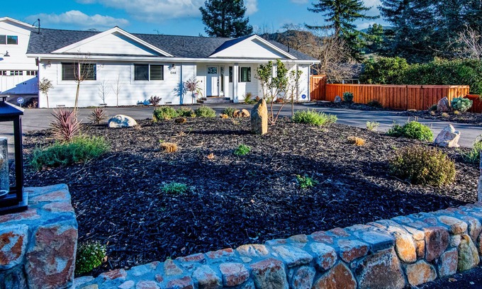 Coombsville House | Luxuriously Renovated Amongst Tranquil Vineyards - Close to Downtown!