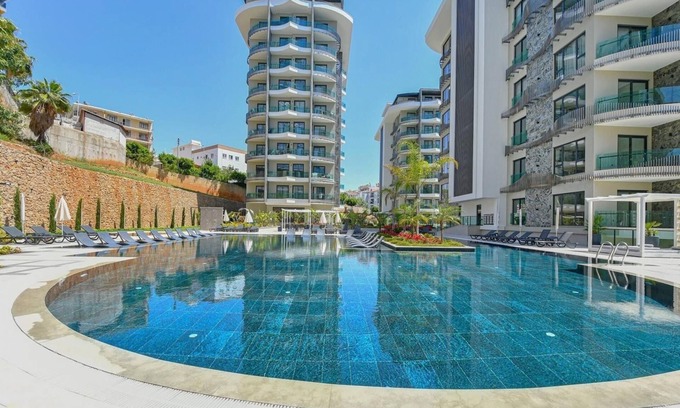Tosmur Belediyesi Apartment | Luxury 1+1 Bedroom Apartment in Alanya 5 Min Walk to Beach Pool, Spa & Security