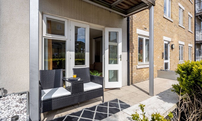 Hillingdon Condo | Luxury 1 Bed Flat close to Heathrow and M4.