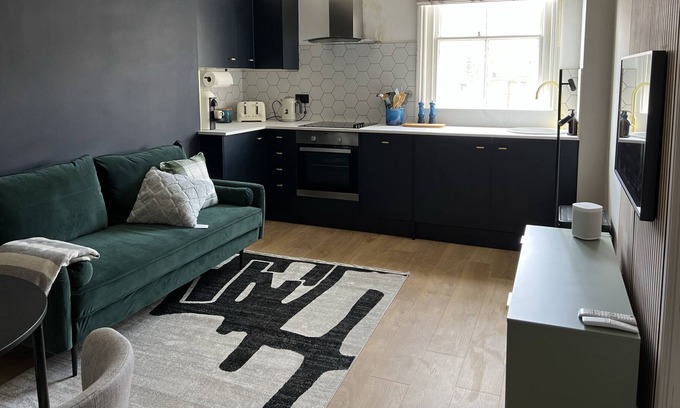 Hove Apartment | Luxury 1 Bed Flat in Hove close to the sea- Soho House Style
