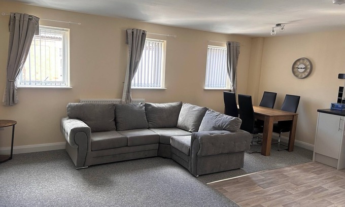 Burton on Trent Apartment | Luxury 1 bedroom open Plan apartment with free internet servicesn