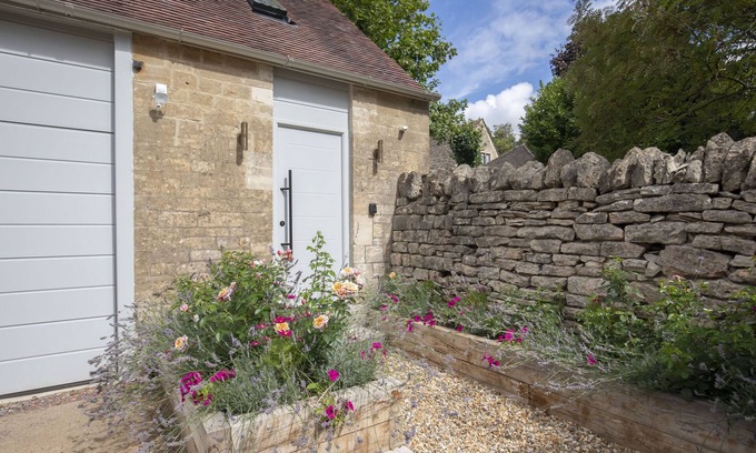 Rodborough House | Luxury 1-Bed Annex on Rodborough Common