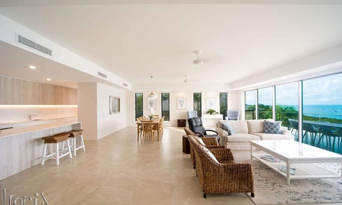 Airlie Beach Apartment | Luxury 1 bedroom apartment in Central Airlie with the best views