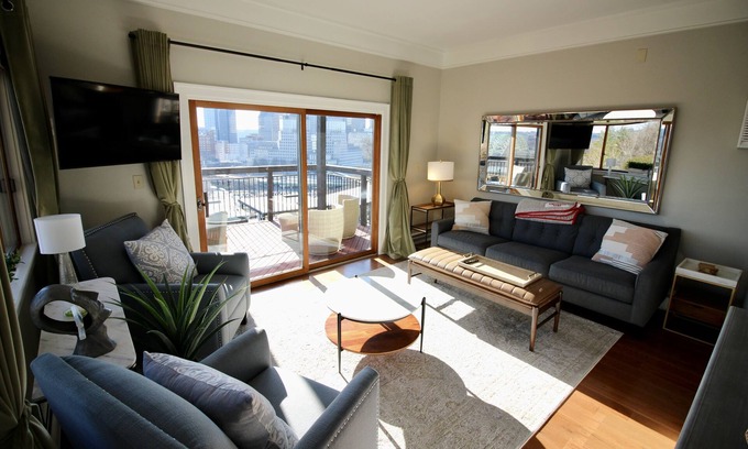 Mount Adams Apartment | Luxury 1-Bedroom Apartment in Mount Adams, Close to Downtown and Stadiums