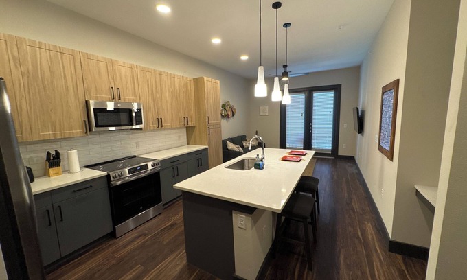 North Shoal Creek Apartment | Luxury 1 bedroom apartment with fitness room, WiFi in cool Austin