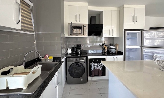 Labone Apartment | Luxury 1-bedroom apartment with WiFi, AC in welcoming Accra