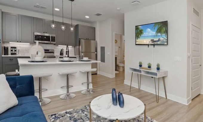 Gotha Apartment | Luxury 1 Bedroom Apartment close to Windermere & Wintergarden