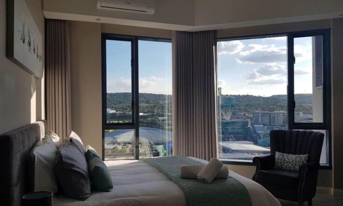 Menlyn Apartment | Luxury 1 bedroom apartment in vibrant Menlyn Maine