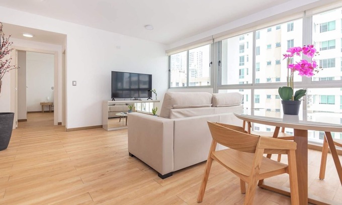 Marbella Condo | Luxury 1 bedroom apt with free parking