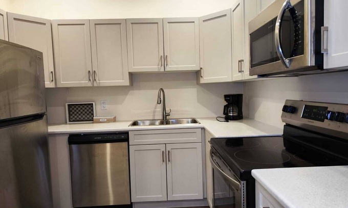 Winnipeg House | Luxury 1 Bedroom Basement Suite