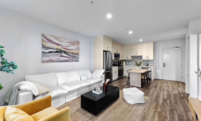 Melrose Apartment | Luxury 1-Bedroom Centrally Located in West Hollywood