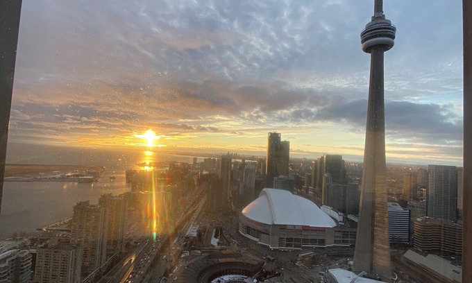 Financial District Condo | Luxury 1 Bedroom Condo with CN Tower & Lakeview