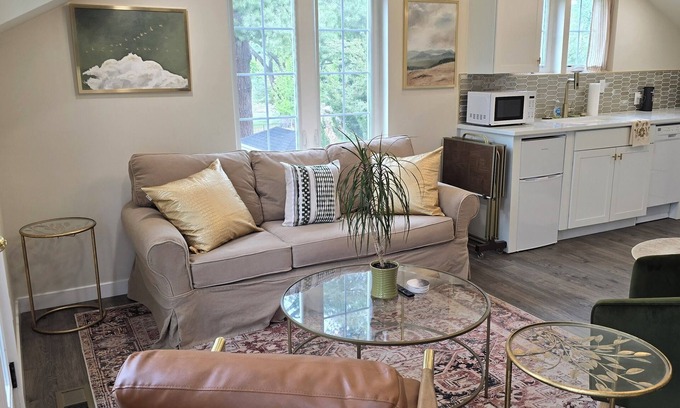 Montclair Condo | Luxury 1-bedroom condo in fabulous Denver with WiFi, AC