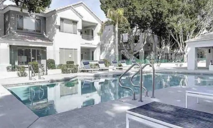 Arrowhead Ranch Apartment | Luxury 1-Bedroom Retreat Near Sports Arenas for 4 people