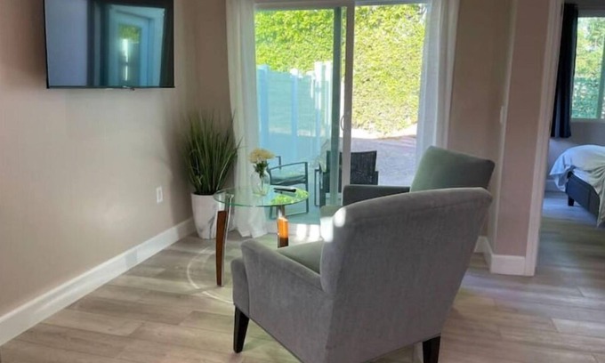 Agua Dulce House | Luxury 1 bedroom suit with patio and Laundry unit