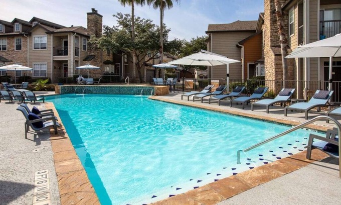 Grogan's Mill House | Luxury 1 Bedroom Apartment/GYM/Pool/Outdoor grill