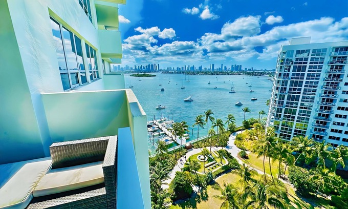 West Avenue Apartment | Luxury 1-Bedroom with Spectacular Bay View