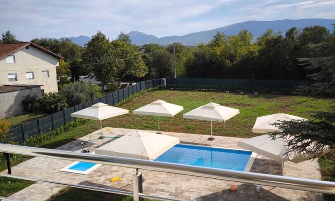 Trn Villa | Luxury 12-Bed Villa w/AC Heated Pool & EV Charger – Near Mostar & Kravice Falls