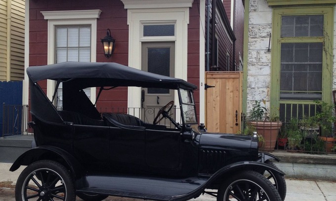 Faubourg Marigny Bed & Breakfast | Luxury 1830s Victorian Marigny Jewel - Old Is Now Modern Chic And Beautiful