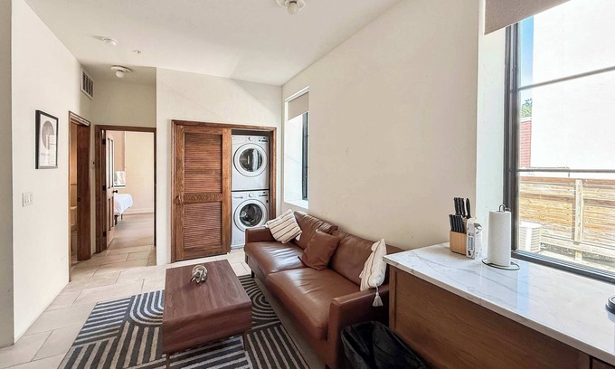 Society Hill Apartment | Luxury 1BD | 1 Bed | South St