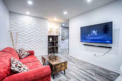 Mercier-Hochelaga-Maisonneuve Apartment | Luxury 1BR Apartment, Free Parking