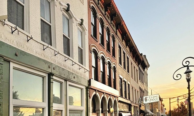 Marshall Apartment | Luxury 1BR/BA Loft in the Heart of Downtown Marshall