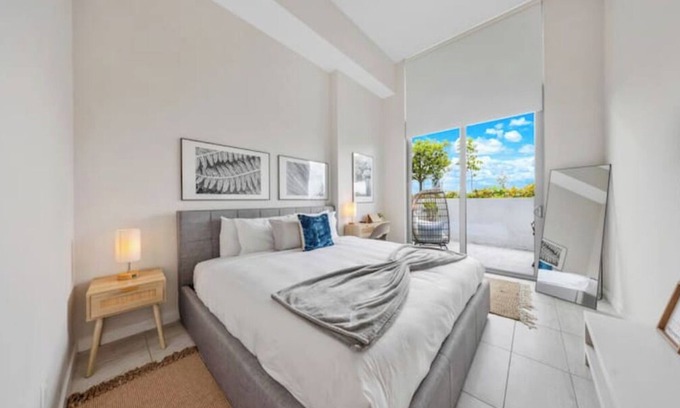 Northeast Miami Apartment | Luxury 1BR in Design District w pool, parking, gymnn
