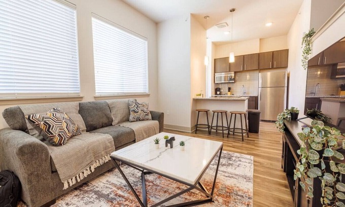 Baker Apartment | Luxury 1BR Near Broadway