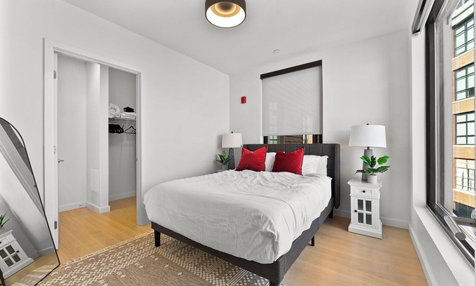 Fort Point Apartment | Luxury 1BR Next to Broadway 5319