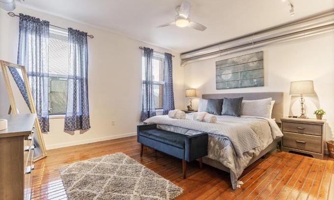 Old City Apartment | Luxury 1BR OLD CITY-KING BED Walk to Liberty Bell & Independence Mall - FREE PARKING!