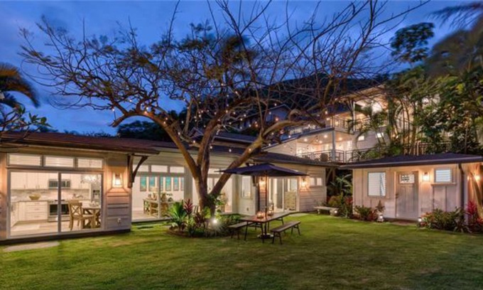 Lanikai House | Luxury 2 bd 2 bath - world famous Lanikai Beach - less than 5 min walk to water!