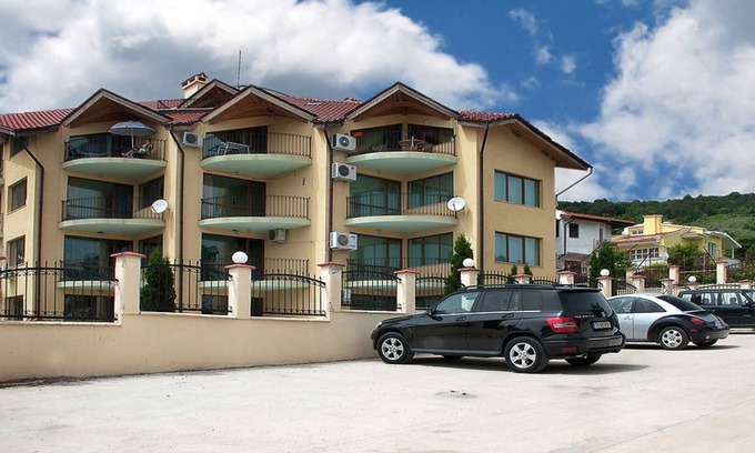 Balchik Apartment | Luxury 2-bdr holiday apartment in African-style decor