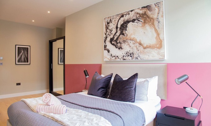 Welwyn Garden City Apartment | Luxury 2 Bedroom Apartment Near Train Station