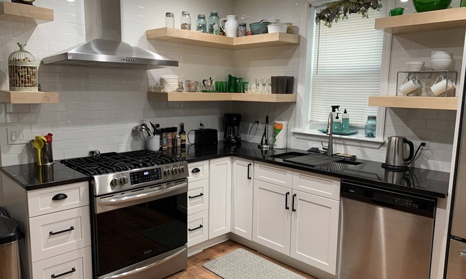 Pelham Bay Apartment | Luxury 2 Bed 2 Bath Washer Dryer 1 King 1 Queen Bed 30 Night Minimum