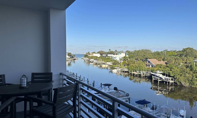 Central Sarasota Condo | Luxury 2 Bed 2 Bath Waterfront Condo with Patio Sunsets Gym and Parking