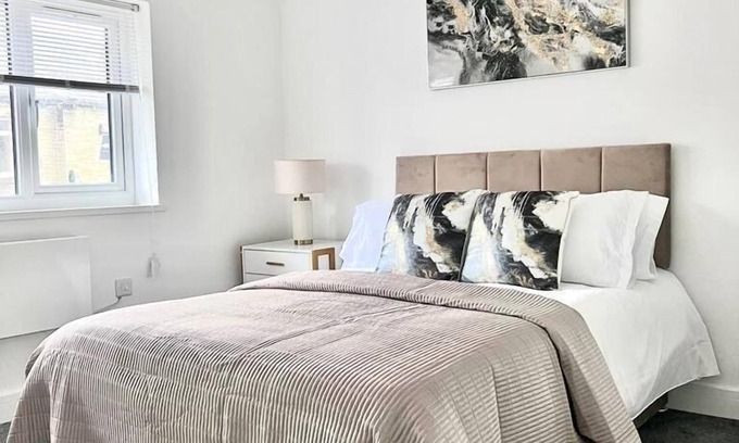 Ainley Top Apartment | Luxury 2-Bed Apartment Lindley Huddersfield