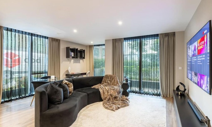 Sands End Apartment | Luxury 2 bed apartment, Chelsea.