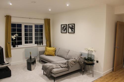 Wainscot Apartment | Luxury 2 Bed Apartment In The Heart Of Rochester