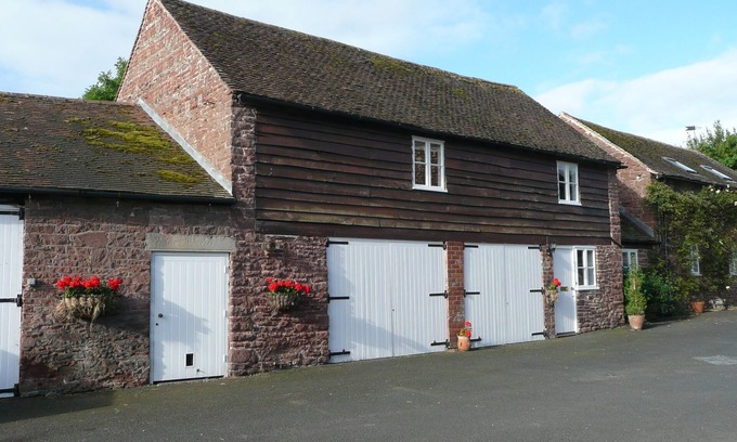 Eaton Mascott Cottage | Luxury 2 Bed Coach House with it's own Private Heated Indoor Swimming Pool