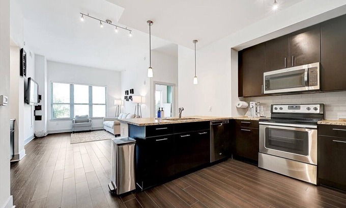 King of Prussia Apartment | Luxury 2 bedroom in King of Prussia, walking distance to Children's Hospital