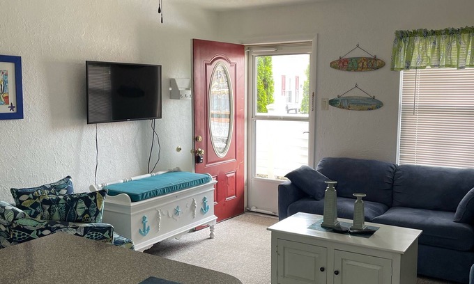 Wildwood Crest Condo | LUXURY 2 BEDROOM 1ST FLOOR CONDO WITH A POOL