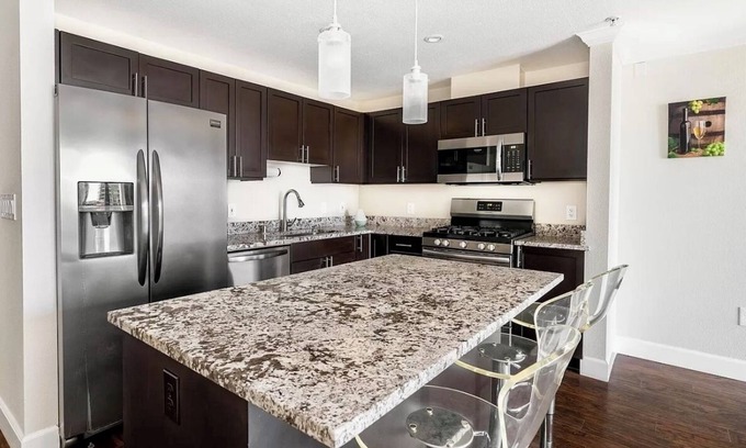 Downtown San Diego Condo | Luxury 2 Bedroom, 2 Bath Condo with San Diego Harbor Views
