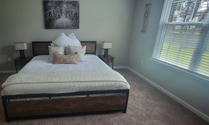 Collierville Apartment | Luxury 2 Bedroom 2 Bath and 1 Car Garage with Pool